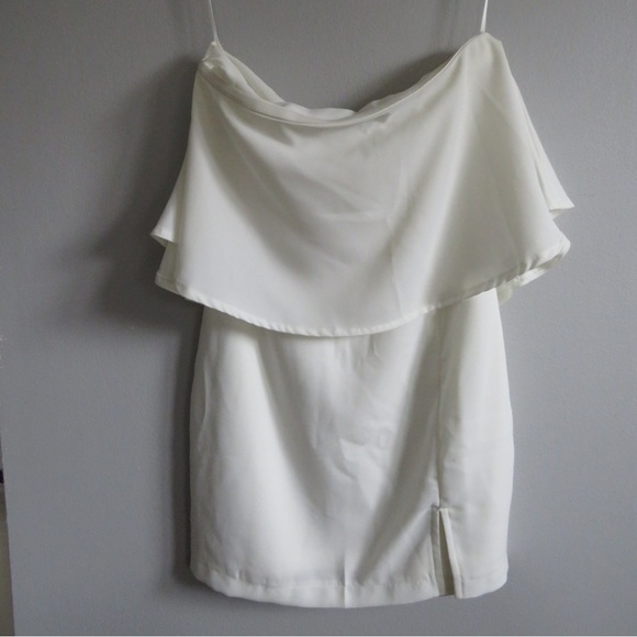 MINI WHITE DRESS. PERFECT FOR GRADUATION PARTIES, OR GOING OUT - Picture 1 of 2